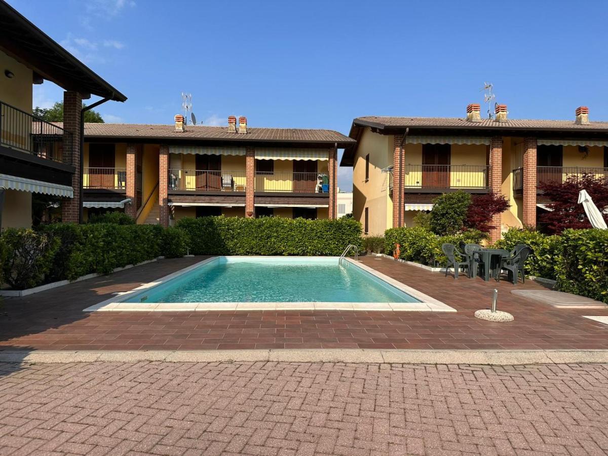 Pool - Marge Apartment - By Host4U Padenghe sul Garda Exterior foto